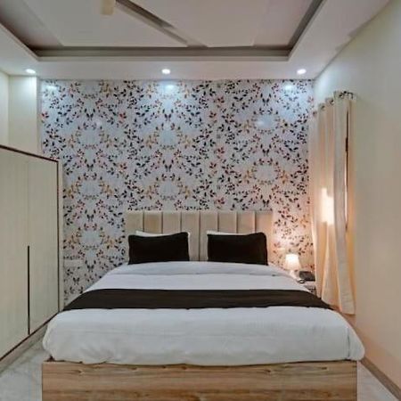 Shourya Hotel And Banquet Noida Zewnętrze zdjęcie