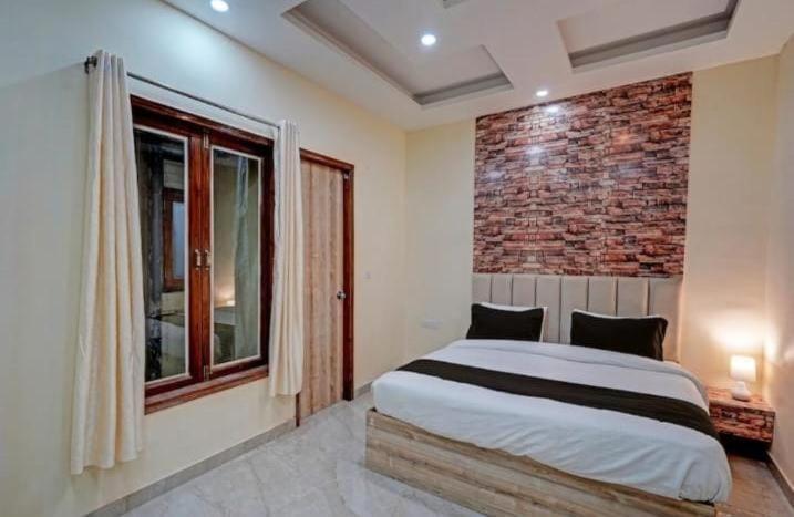 Shourya Hotel And Banquet Noida Zewnętrze zdjęcie