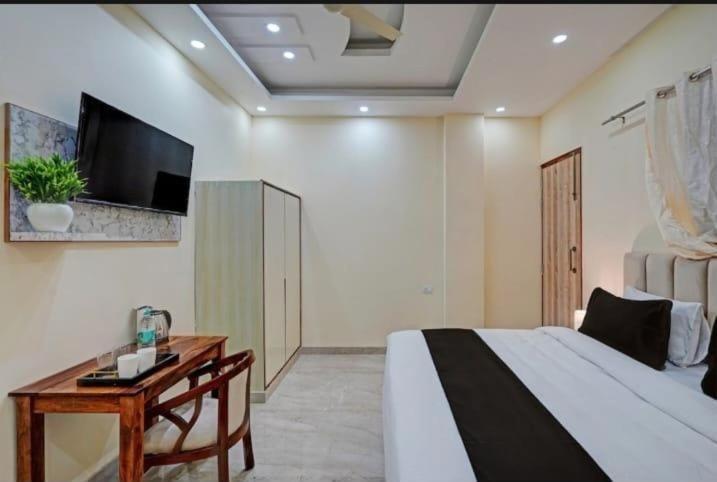 Shourya Hotel And Banquet Noida Zewnętrze zdjęcie