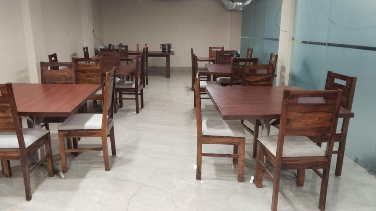 Shourya Hotel And Banquet Noida Zewnętrze zdjęcie