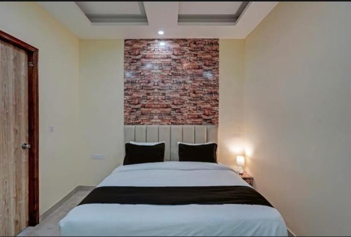 Shourya Hotel And Banquet Noida Zewnętrze zdjęcie