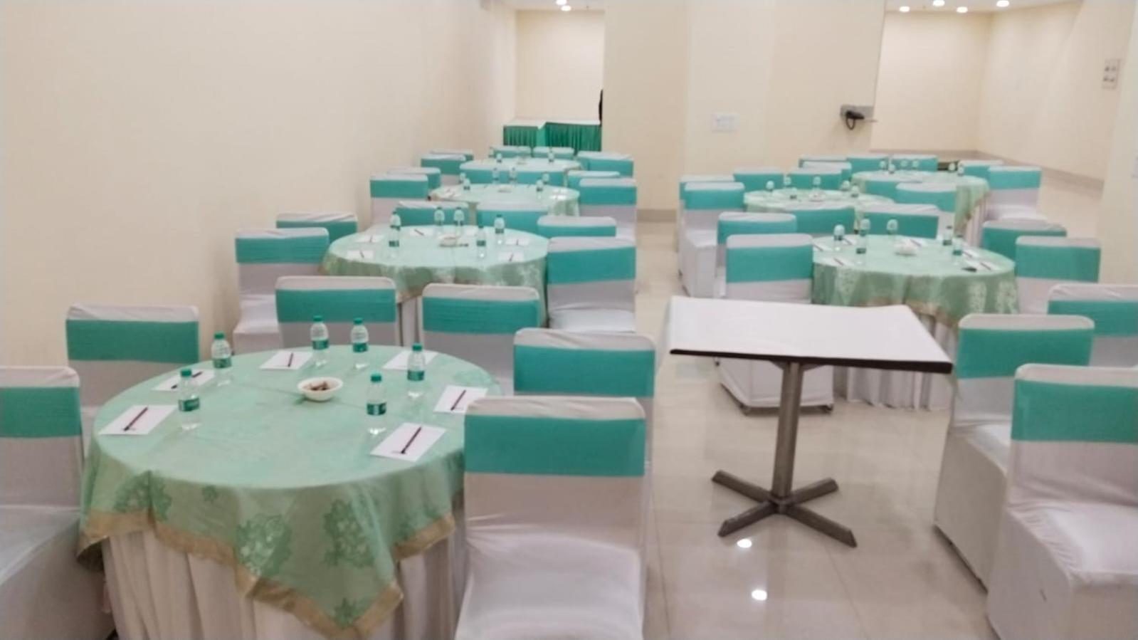 Shourya Hotel And Banquet Noida Zewnętrze zdjęcie